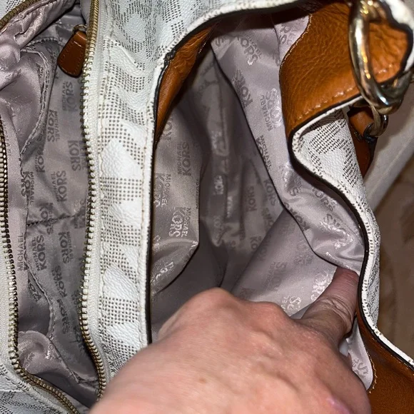 Michael Kors Cream and Brown Shoulder Bag USED!!!! In great condition!!!! - Picture 6 of 8